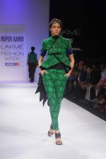 Model walk the ramp for Nupur Kanoi show at Lakme Fashion Week 2012 Day 5 in Grand Hyatt on 7th Aug 2012 (93).JPG